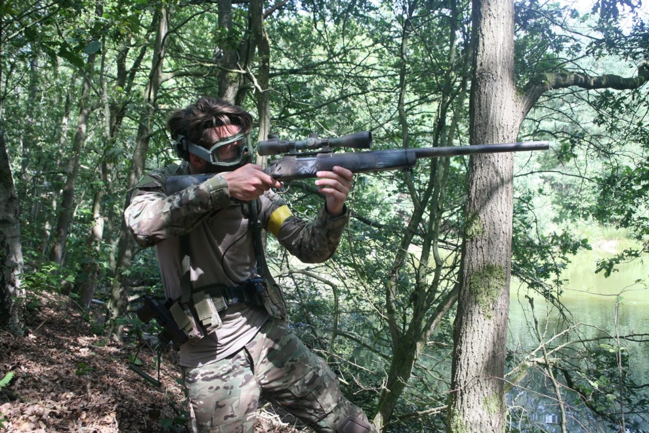 Sniper versucht, Kills über das Wasser zu erzielen